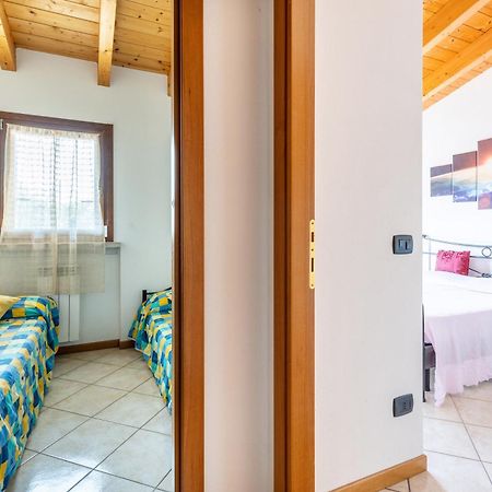 קסטלנואובו דל גארדה Residence La Corte Near Gardaland מראה חיצוני תמונה