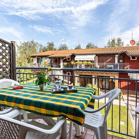 קסטלנואובו דל גארדה Residence La Corte Near Gardaland מראה חיצוני תמונה