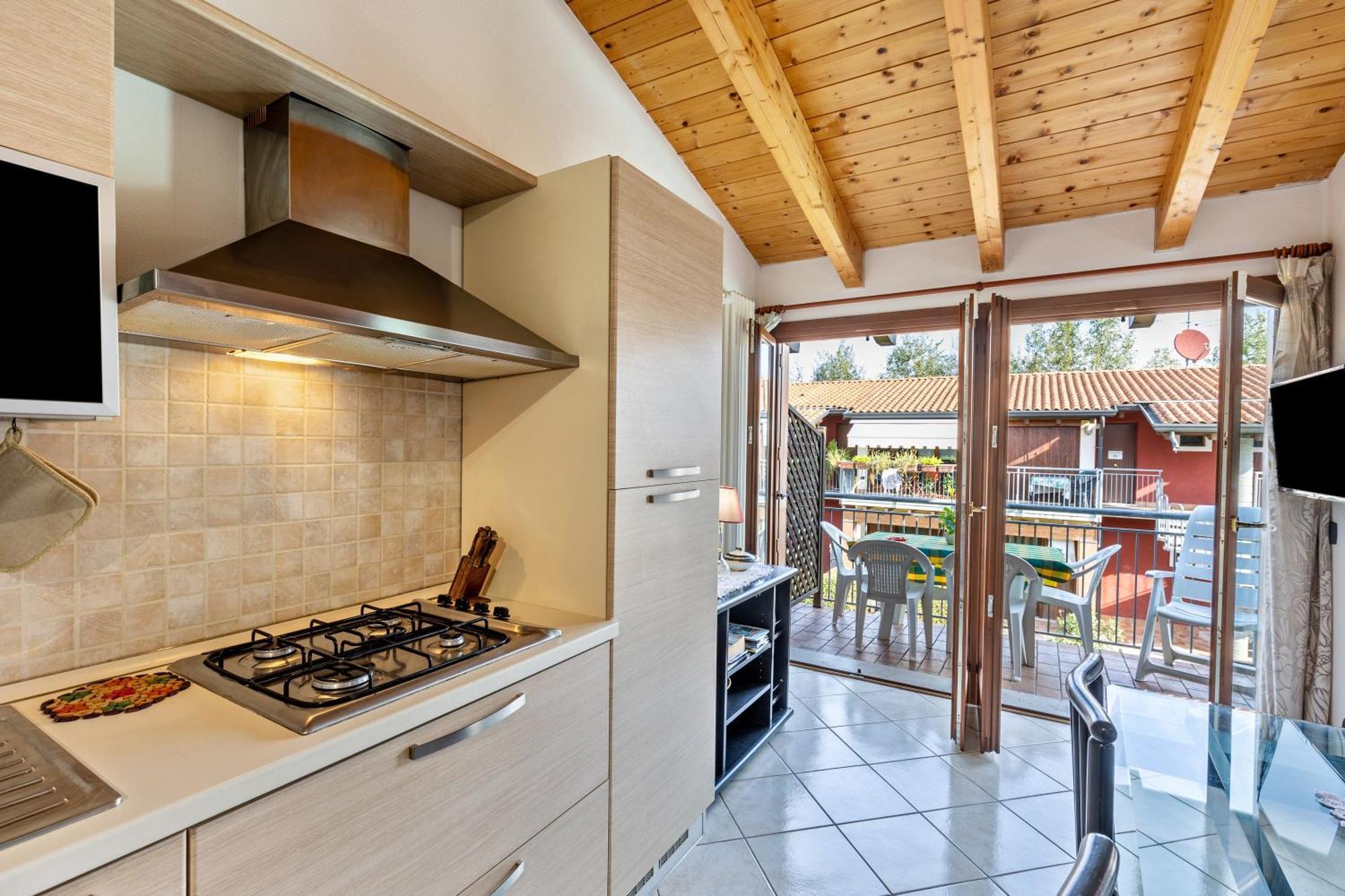 קסטלנואובו דל גארדה Residence La Corte Near Gardaland מראה חיצוני תמונה