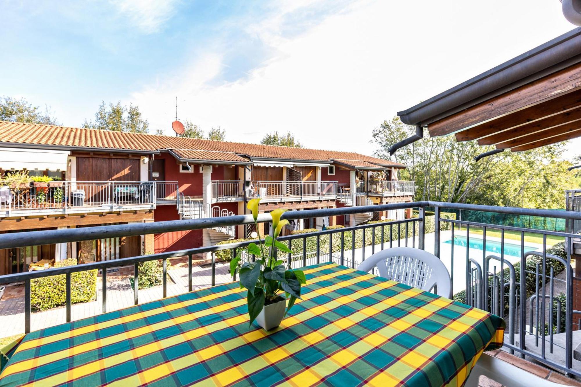 קסטלנואובו דל גארדה Residence La Corte Near Gardaland מראה חיצוני תמונה