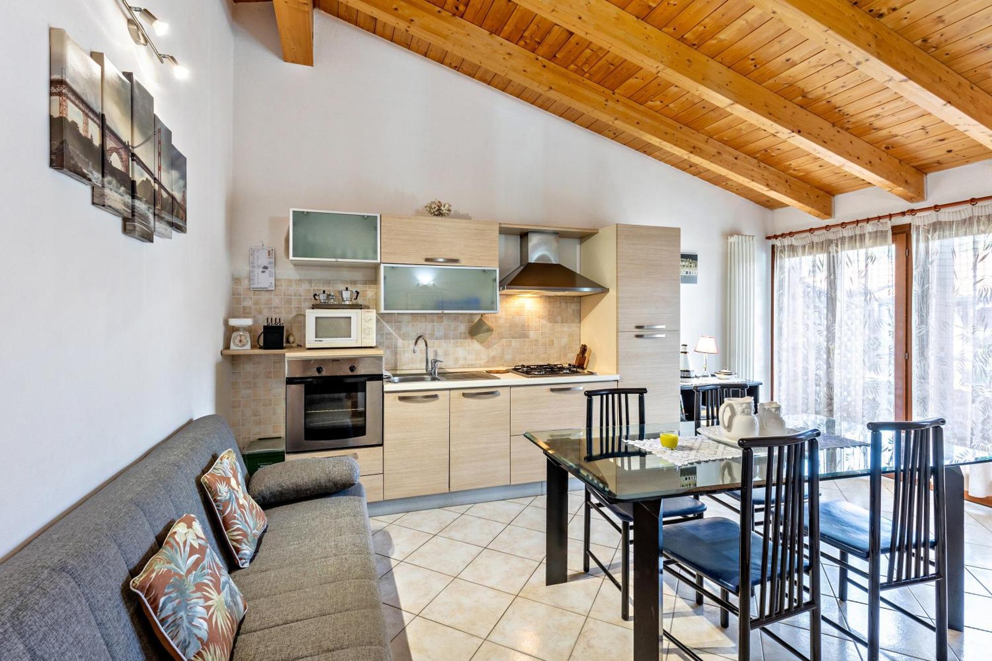 קסטלנואובו דל גארדה Residence La Corte Near Gardaland מראה חיצוני תמונה